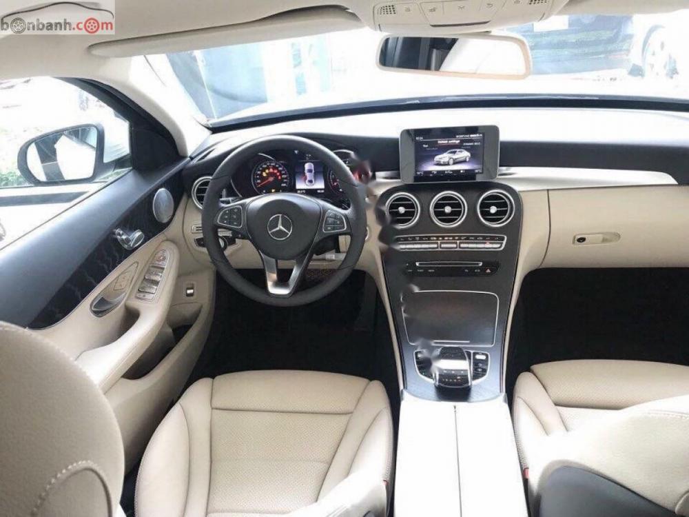 Mercedes-Benz C class C200 2018 - Bán xe Mercedes C200 năm sản xuất 2018, màu đen