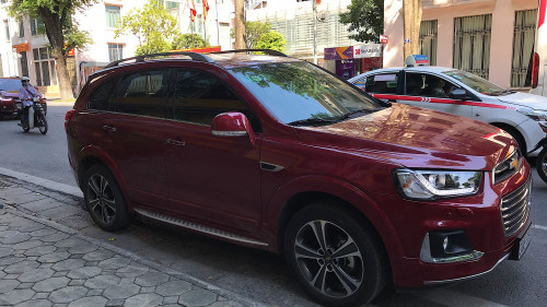 Chevrolet Captiva   2.4 AT  2017 - Chính chủ bán Chevrolet Captiva 2.4 AT đời 2017, màu đỏ