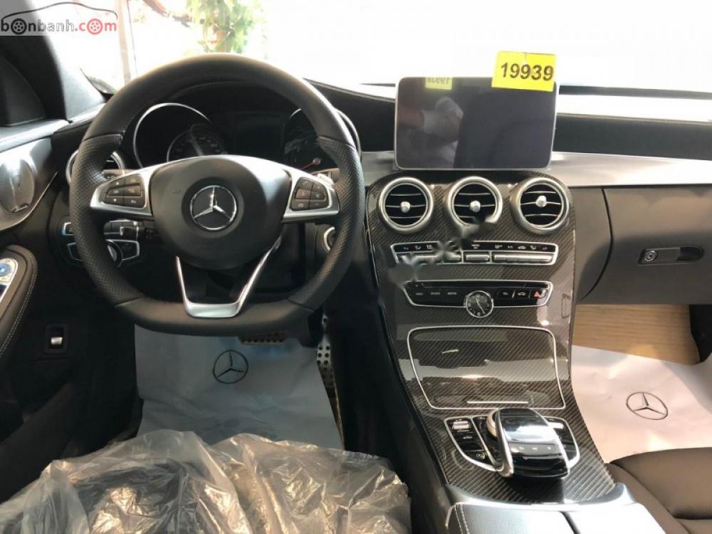 Mercedes-Benz C class C300 AMG 2018 - Bán ô tô Mercedes C300 AMG sản xuất 2018, màu trắng