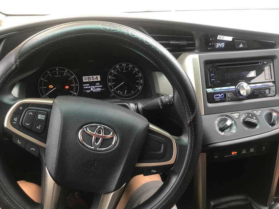 Toyota Innova 2018 - Bán Toyota Innova năm sản xuất 2018, màu xám xe gia đình, giá chỉ 730 triệu