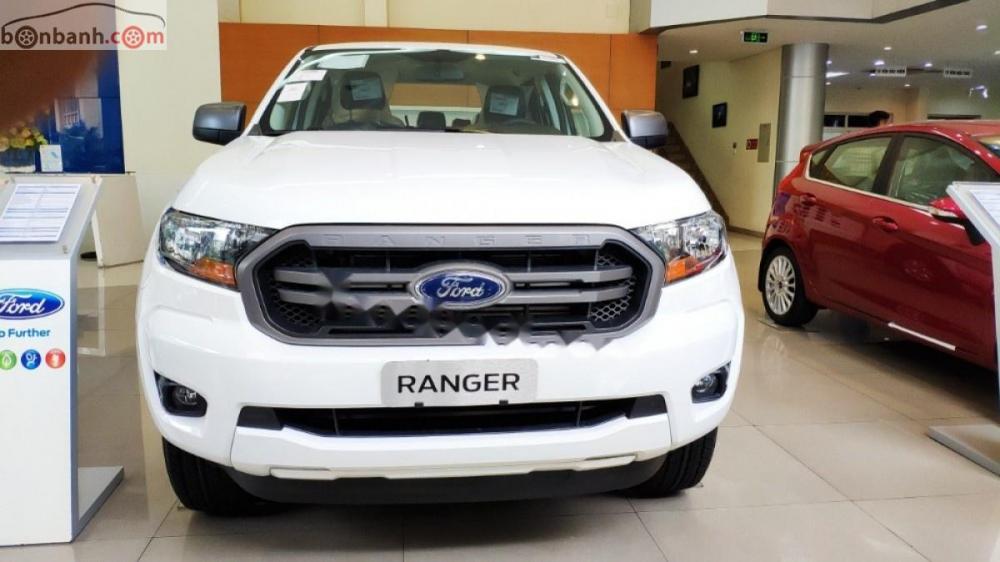 Ford Ranger XLS 2.2L 4x2 AT 2018 - Bán ô tô Ford Ranger XLS 2.2L 4x2 AT sản xuất năm 2018, màu trắng, xe nhập