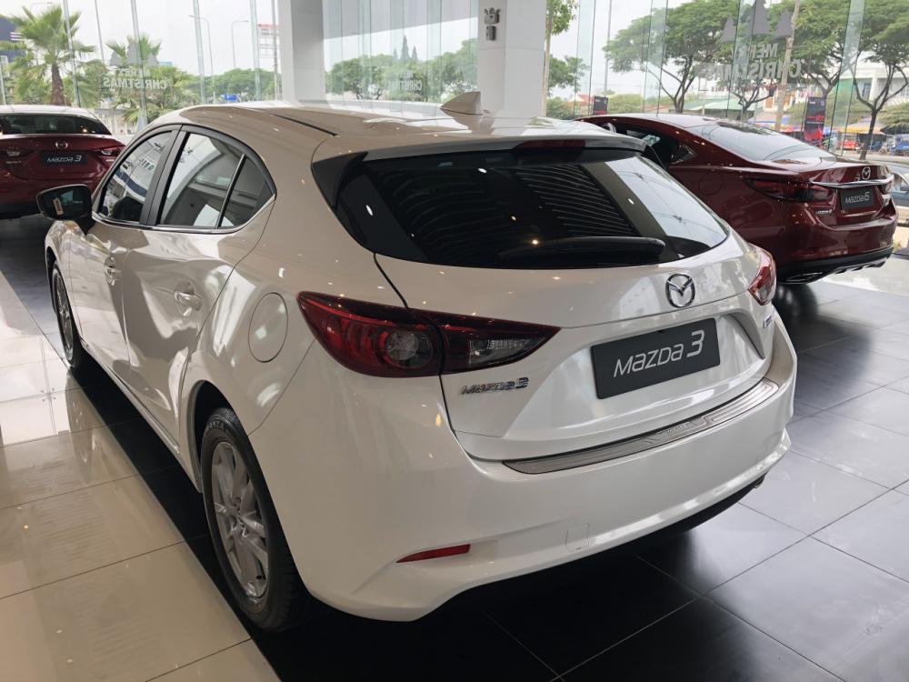 Mazda 3 1.5  AT 2018 - Bán Mazda 3 1.5 2018, màu trắng giá cạnh tranh