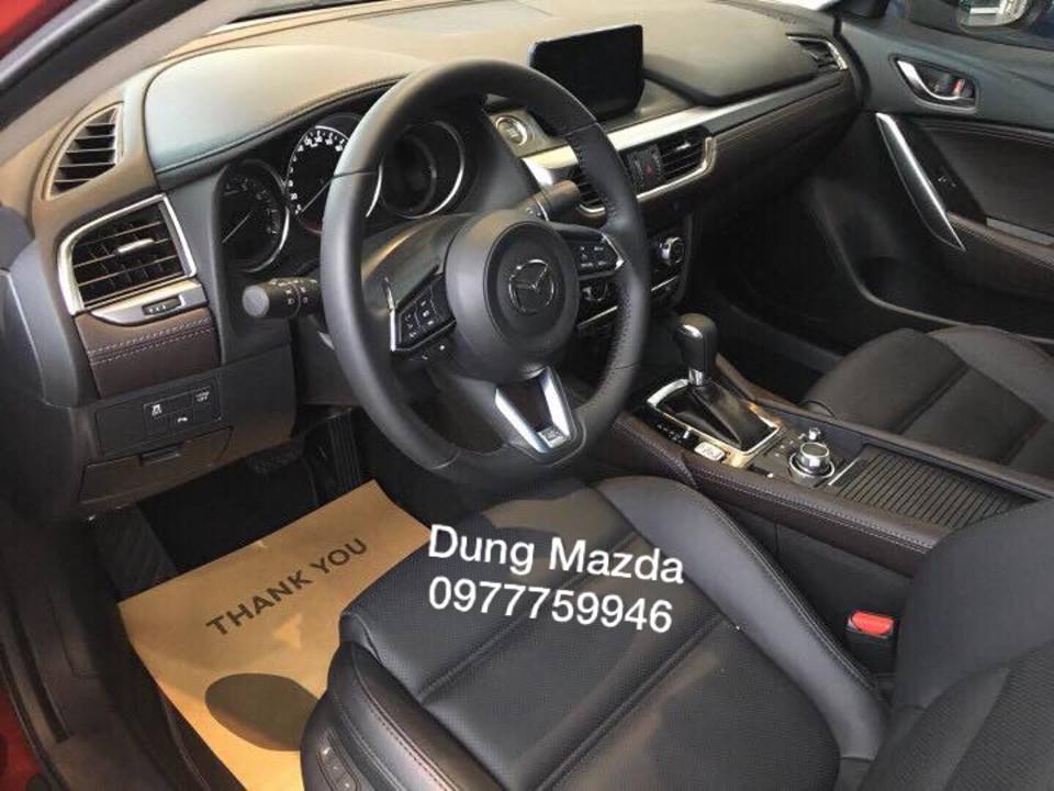 Mazda 6 2.0 premium 2018 - Bán Mazda 6 2.0 Premium đời 2018 - Giá chỉ 899 triệu, xe đủ màu, giao ngay-0977759946