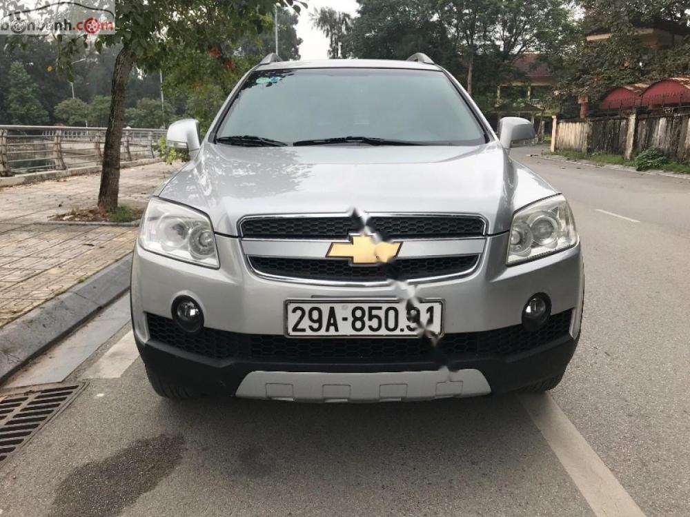 Chevrolet Captiva LT 2.4 MT 2009 - Bán Chevrolet Captiva LT 2.4 MT năm 2009, màu bạc số sàn
