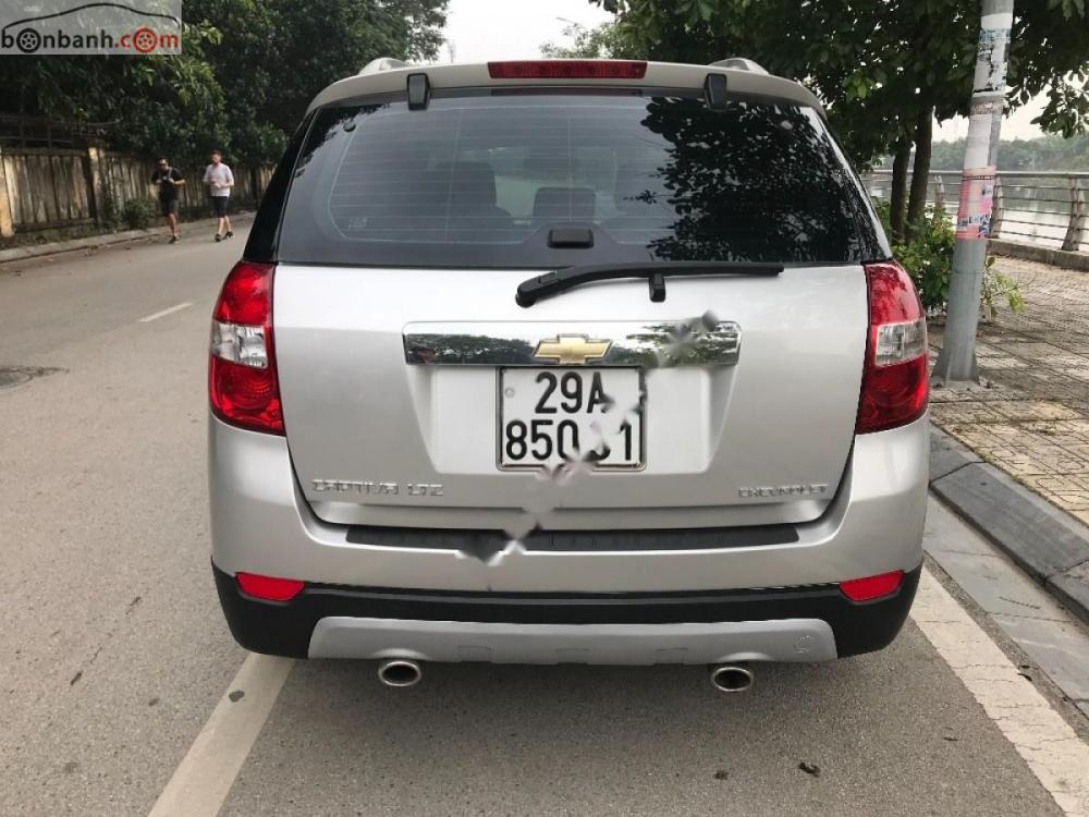 Chevrolet Captiva LT 2.4 MT 2009 - Bán Chevrolet Captiva LT 2.4 MT năm 2009, màu bạc số sàn
