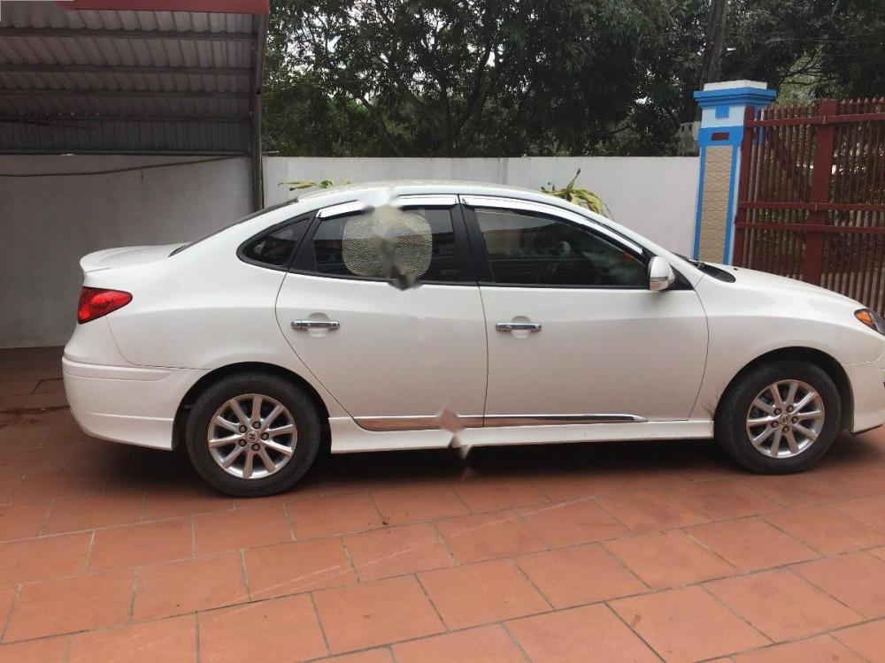 Hyundai Avante 1.6 MT 2014 - Bán Hyundai Avante 1.6 MT sản xuất năm 2014, màu trắng