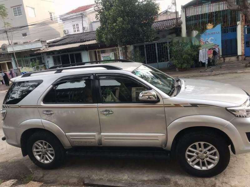 Toyota Fortuner 2013 - Cần bán xe Toyota Fortuner đời 2013, màu bạc, giá chỉ 730 triệu