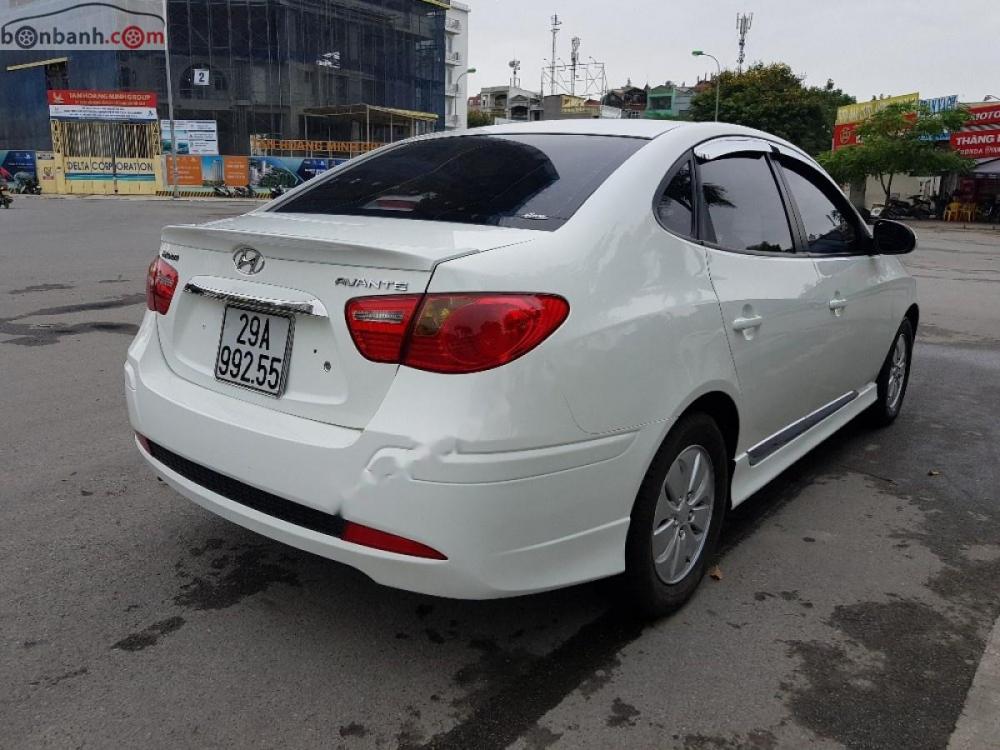 Hyundai Avante 1.6 MT 2014 - Cần bán gấp Hyundai Avante 1.6 MT sản xuất năm 2014, màu trắng, xe nhập số sàn