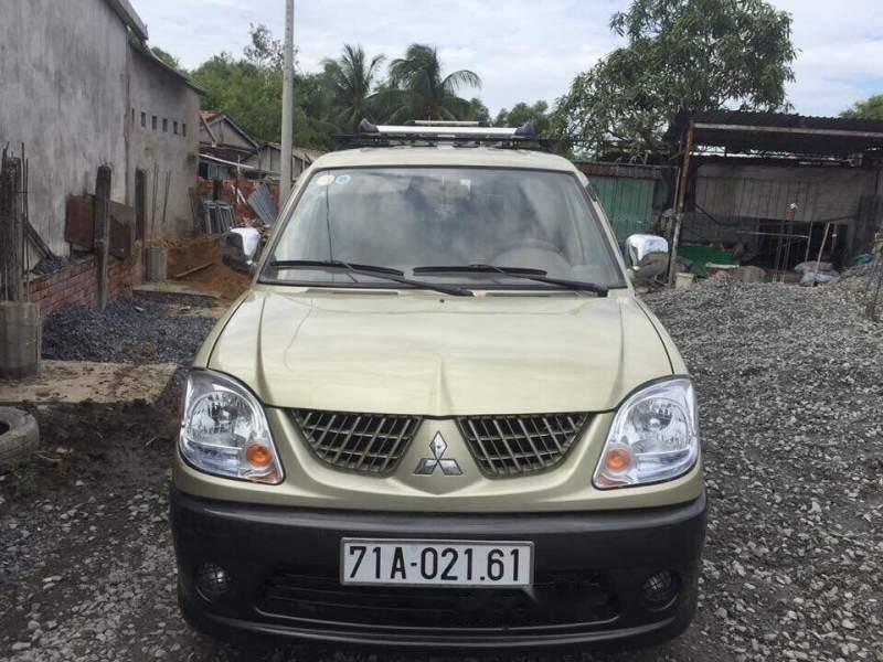 Mitsubishi Jolie 2004 - Cần bán Mitsubishi Jolie đời 2004, màu vàng, nhập khẩu nguyên chiếc, giá tốt