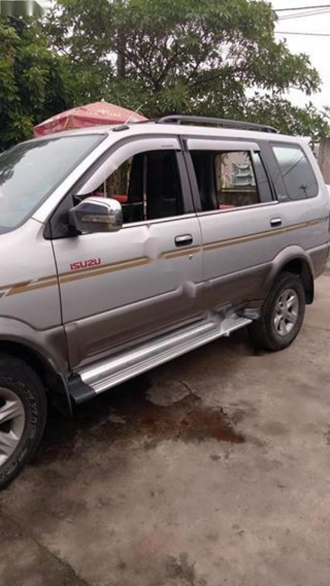 Isuzu Hi lander V-spec 2.5 MT 2005 - Cần bán lại xe Isuzu Hi lander V-spec 2.5 MT đời 2005, màu bạc còn mới, giá tốt