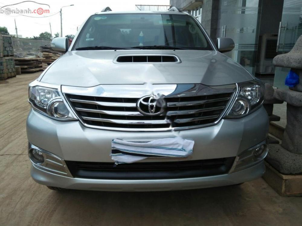 Toyota Fortuner 2.5G 2015 - Cần bán Toyota Fortuner 2.5G năm 2015, màu bạc số sàn, giá tốt