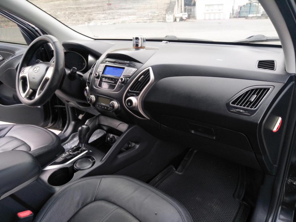 Hyundai Tucson 2.0 AT.  2011 - Cần bán lại xe Hyundai Tucson 2.0 AT. Sản xuất năm 2011, màu đen, xe nhập