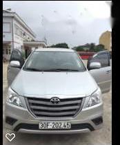 Toyota Innova  2.0 E 2016 - Cần bán lại xe Toyota Innova 2.0 E năm 2016, màu bạc, giá chỉ 650 triệu