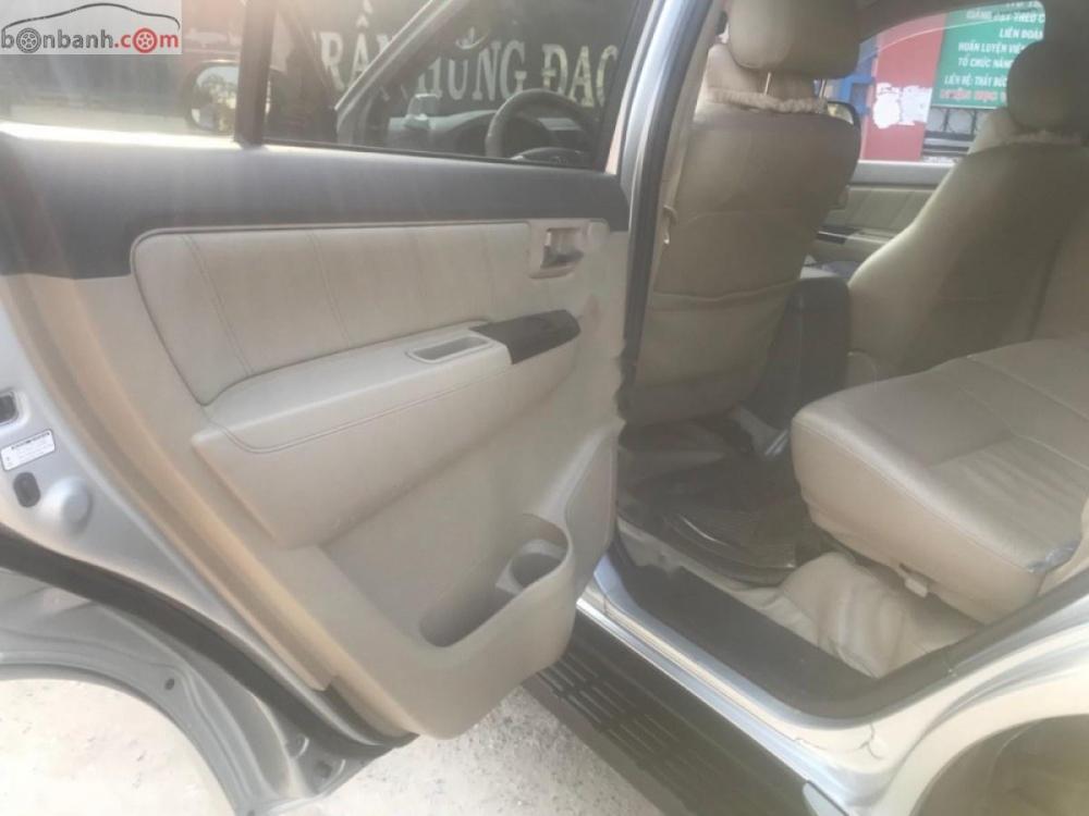 Toyota Fortuner 2012 - Bán Toyota Fortuner năm 2012, màu bạc
