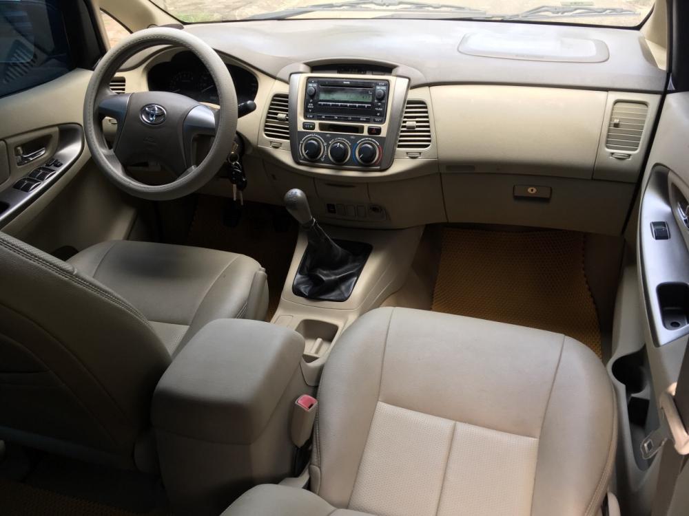 Toyota Innova E 2015 - Bán Toyota Innova E năm sản xuất 2015, màu bạc