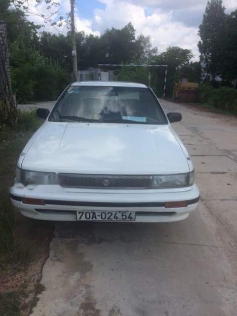 Nissan Bluebird 1992 - Cần bán Nissan Bluebird 1992, màu trắng, xe nhập, giá 80tr