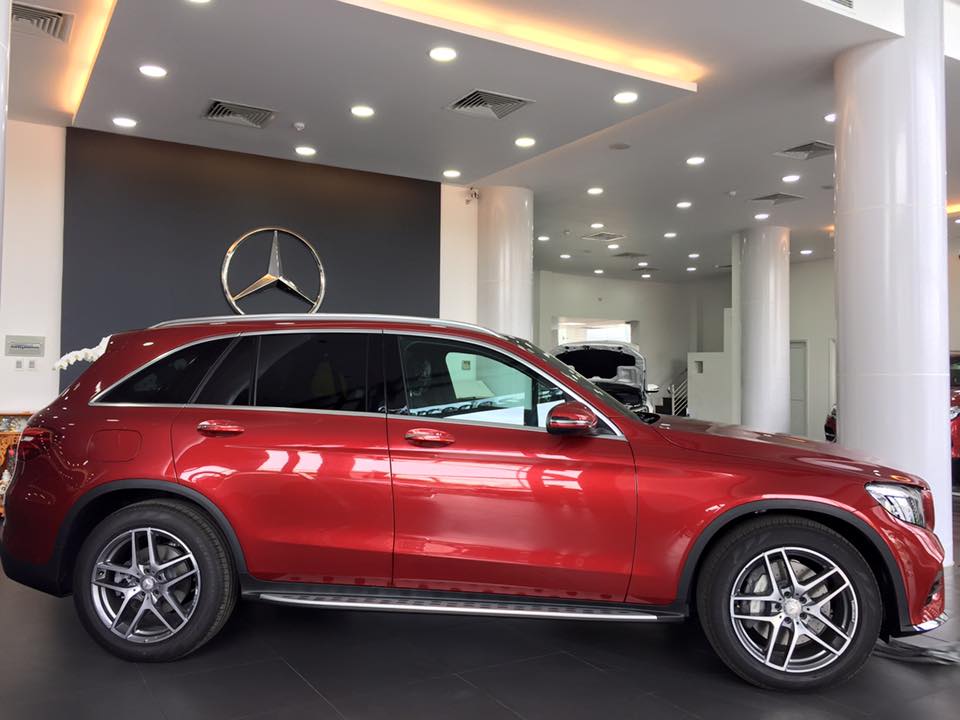 Mercedes-Benz GLC-Class GLC300 2018 - Bán ô tô Mercedes GLC300 năm 2018 mới, màu đỏ, giao xe toàn quốc