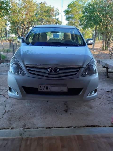 Toyota Innova 2010 - Cần bán lại xe Toyota Innova sản xuất năm 2010, màu bạc, nhập khẩu nguyên chiếc giá cạnh tranh