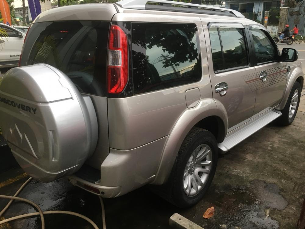 Ford Everest 2013 - Bán xe Ford Everest, số tự động, màu ghi vàng đời 2013