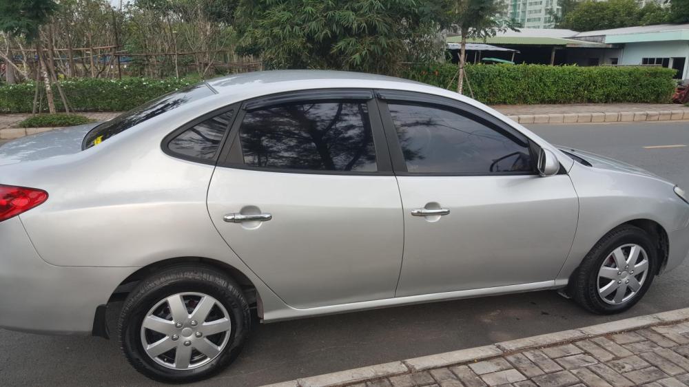 Hyundai Elantra 2008 - Cần bán Hyundai Elantra đời 2008, màu bạc còn như mới, giá 225 triệu