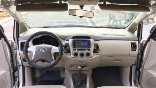 Toyota Innova   2.0 MT  2015 - Bán Toyota Innova 2.0 MT 2015, màu bạc số sàn