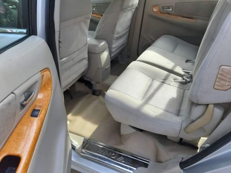 Toyota Innova 2010 - Cần bán lại xe Toyota Innova sản xuất năm 2010, màu bạc, nhập khẩu nguyên chiếc giá cạnh tranh