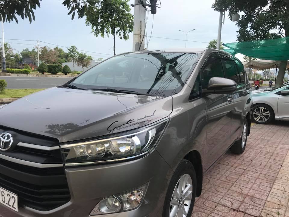 Toyota Innova 2018 - Bán Toyota Innova năm sản xuất 2018, màu xám xe gia đình, giá chỉ 730 triệu