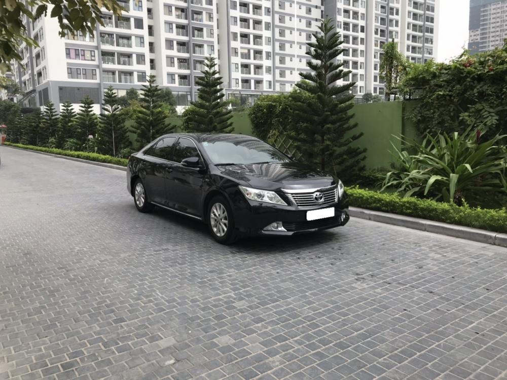 Toyota Camry 2.0E 2015 - Cần bán xe Toyota Camry 2.0E đời 2015, màu đen