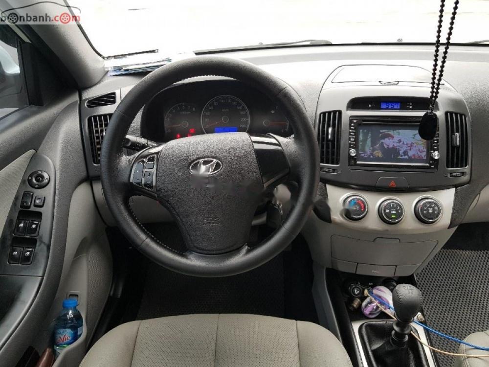 Hyundai Avante 1.6 MT 2014 - Cần bán gấp Hyundai Avante 1.6 MT sản xuất năm 2014, màu trắng, xe nhập số sàn