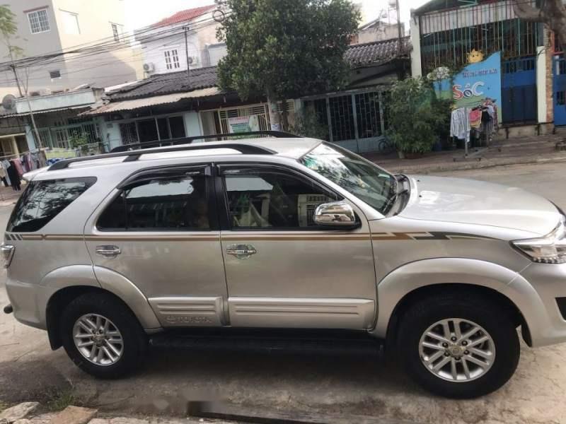 Toyota Fortuner 2013 - Cần bán xe Toyota Fortuner đời 2013, màu bạc, giá chỉ 730 triệu