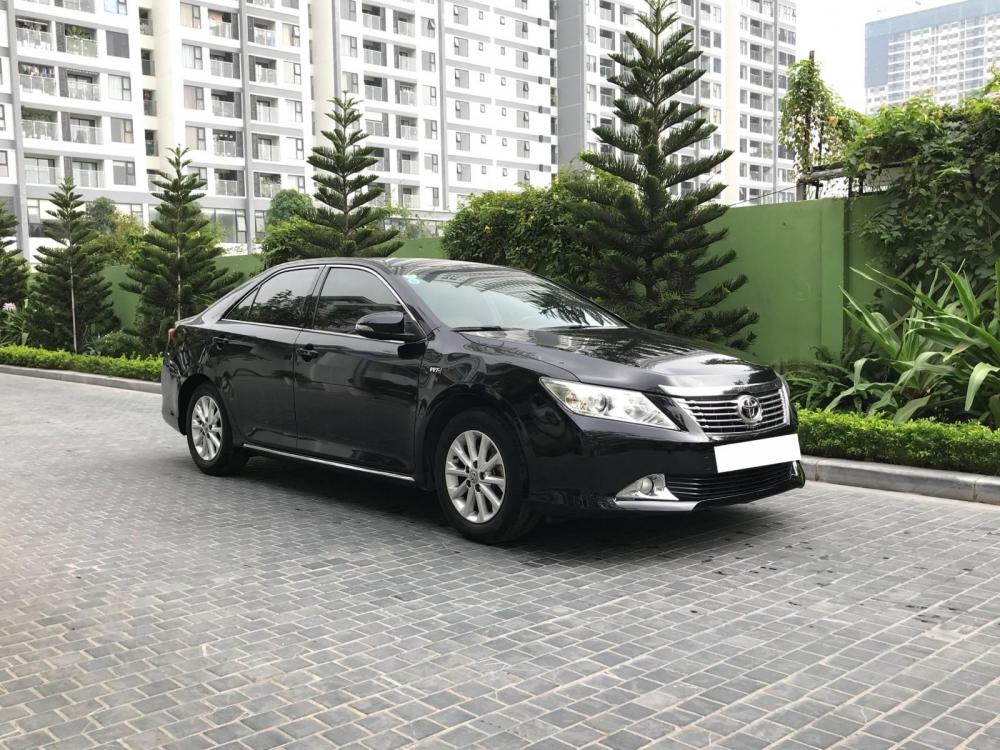 Toyota Camry 2.0E 2015 - Cần bán Toyota Camry 2.0E sx 2015 màu đen