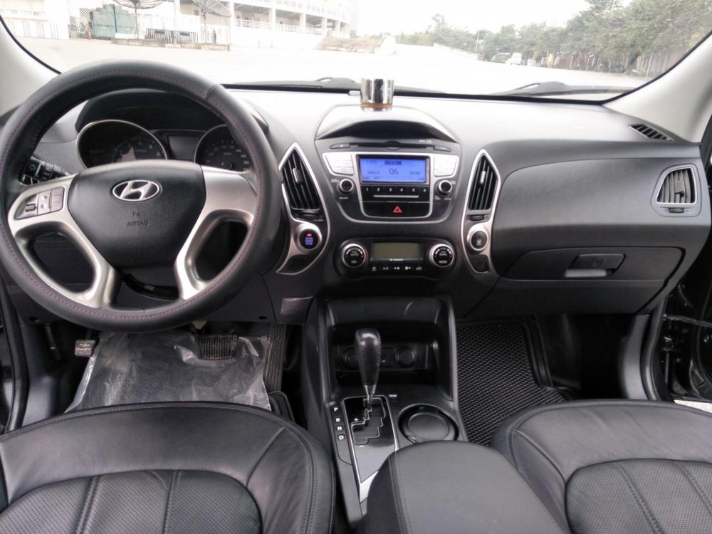 Hyundai Tucson 2.0 AT.  2011 - Cần bán lại xe Hyundai Tucson 2.0 AT. Sản xuất năm 2011, màu đen, xe nhập