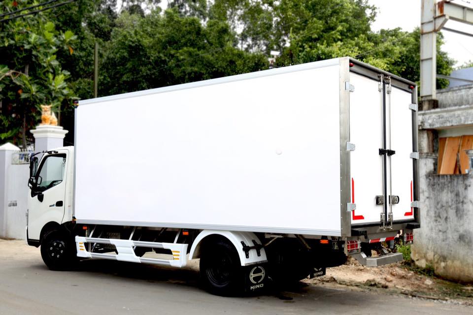 Hino 300 Series 2017 - Xe tải Hino đông lạnh tải trọng 3.5 tấn