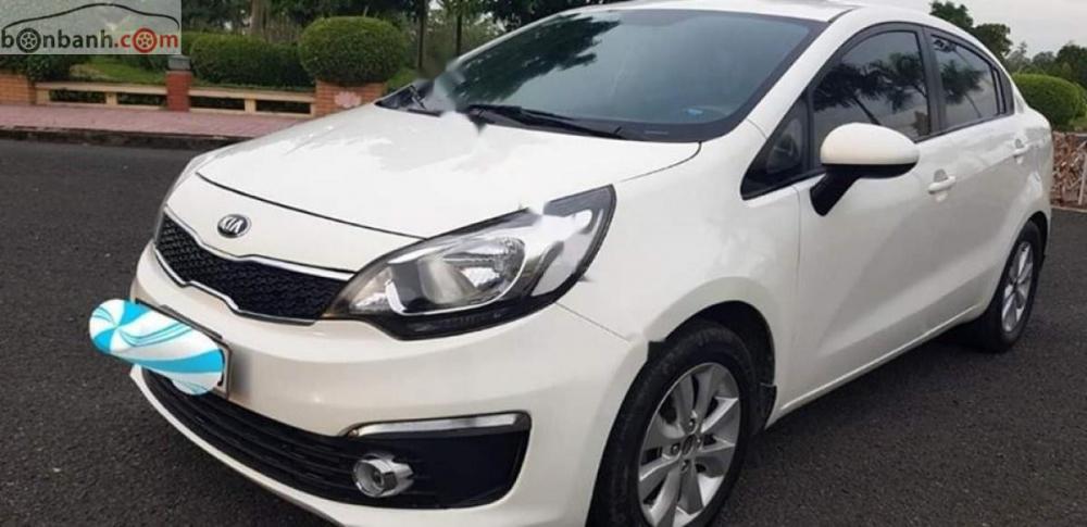 Kia Rio 2015 - Bán Kia Rio 2015, màu trắng, xe nhập xe gia đình, 370 triệu