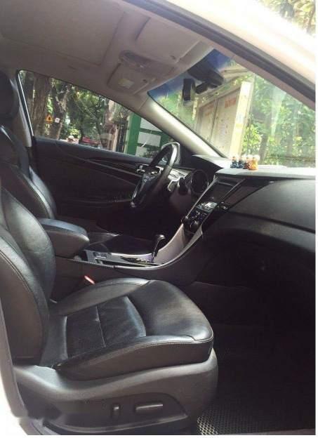 Hyundai Sonata Y20 2011 - Bán Hyundai Sonata Y20 đời 2011, màu trắng chính chủ, 565 triệu