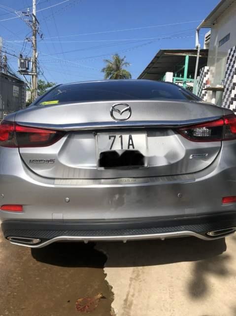 Mazda 6 2.0AT 2016 - Cần bán xe Mazda 6 2.0AT đời 2016, màu bạc xe gia đình