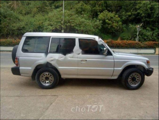 Mitsubishi Pajero   1990 - Cần bán Mitsubishi Pajero sản xuất năm 1990, màu bạc, xe nhập chính chủ giá cạnh tranh