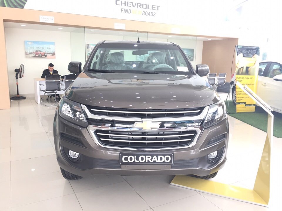 Chevrolet Colorado 2018 - Bán Chevrolet Colorado năm 2018, màu nâu, ở Bắc Cạn, lăn bánh chỉ 670 triệu, hỗ trợ vay 90%