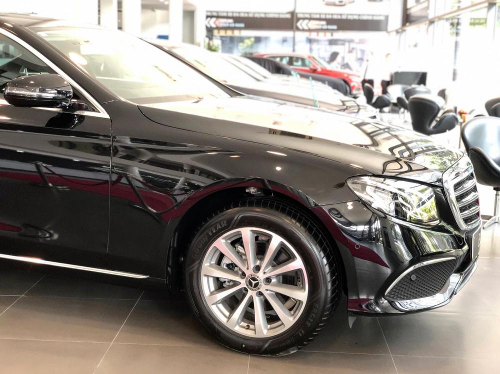 Mercedes-Benz E class E200 2018 - Bán Mercedes E200 2019 đủ màu, giao xe ngay chỉ với 600tr