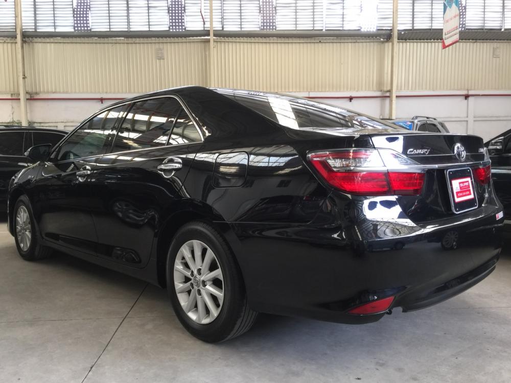 Toyota Camry E 2015 - Bán Toyota Camry E 2015, màu đen, mới đi 34.000km, xe đẹp, giá thương lượng