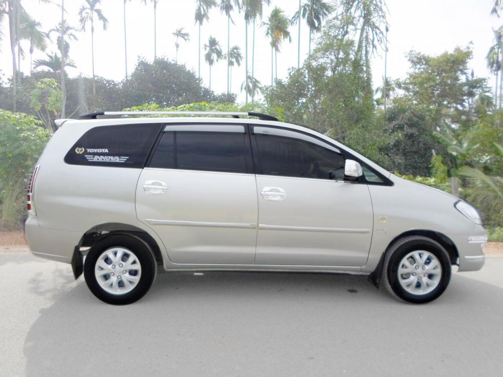 Toyota Innova 2.0G 2007 - Toyota Innova dòng cao cấp G, cuối 2007, màu ghi bạc hiếm có, xe còn mới như trong hãng