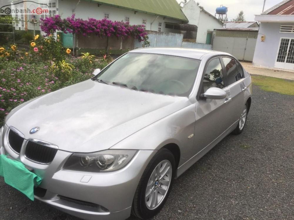 BMW 3 Series 320i 2007 - Bán BMW 3 Series 320i đời 2007, màu bạc, xe nhập như mới