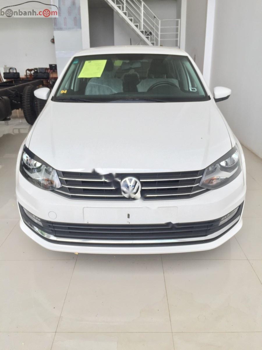 Volkswagen Polo 1.6 MT 2015 - Bán Volkswagen Polo 1.6 MT năm 2015, màu trắng, nhập khẩu