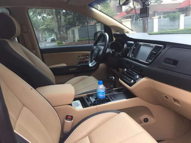 Kia Sedona 2015 - Cần bán gấp Kia Sedona sản xuất năm 2015, màu đen, giá tốt