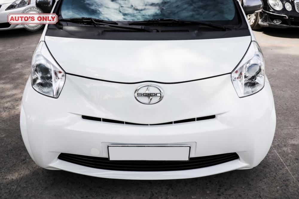 Toyota IQ   2011 - Cần bán xe Toyota IQ năm 2011, màu trắng, xe nhập