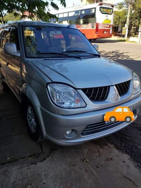 Mitsubishi Jolie   2010 - Cần bán xe Mitsubishi Jolie đời 2010, màu bạc, ít sử dụng 