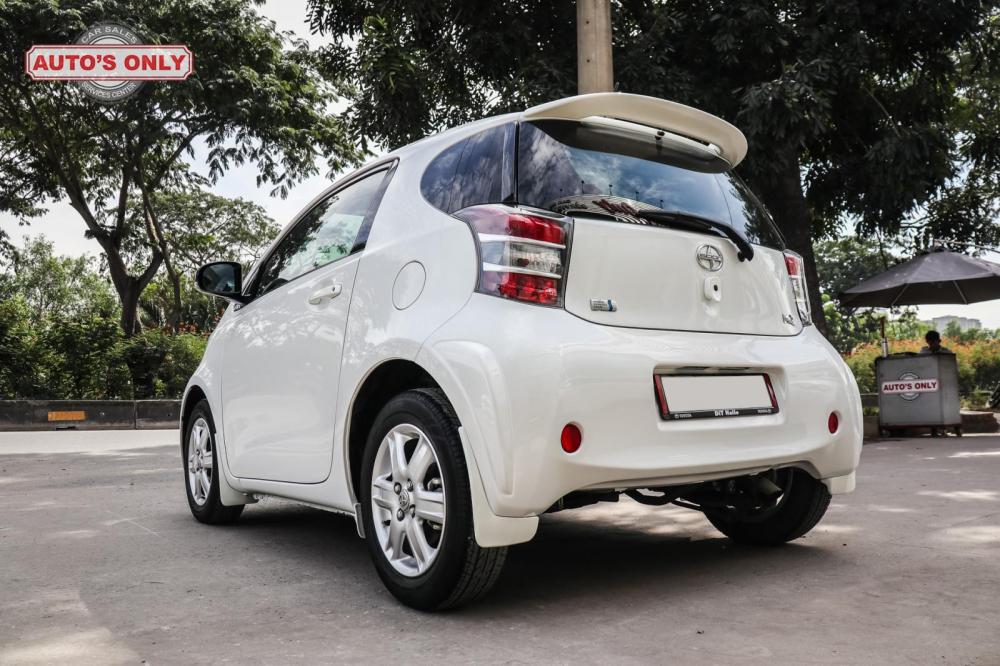 Toyota IQ   2011 - Cần bán xe Toyota IQ năm 2011, màu trắng, xe nhập