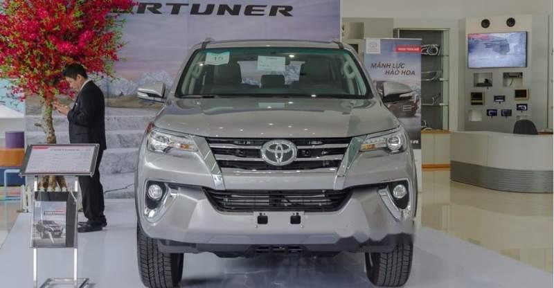 Toyota Fortuner 4x4AT 2018 - Bán Toyota Fortuner 4x4AT sản xuất năm 2018, màu bạc, nhập khẩu  