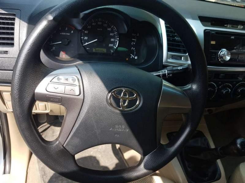 Toyota Hilux E 2014 - Chính chủ bán Toyota Hilux E 2014, màu bạc