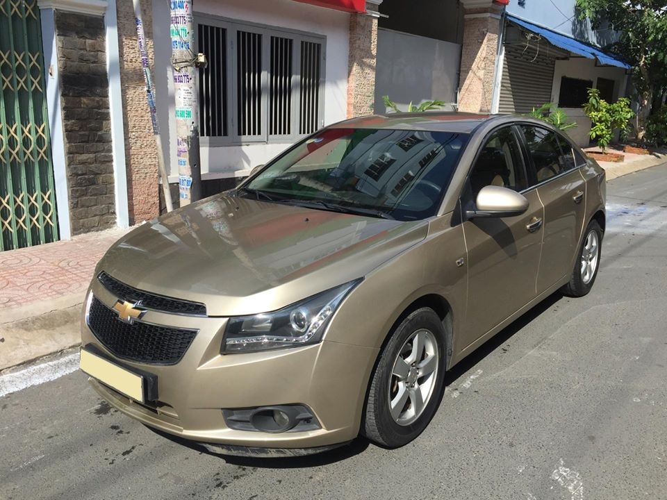 Chevrolet Cruze LS 2013 - Bán nhanh Chevrolet Cruze LS 2013 số sàn vàng cát chất zin